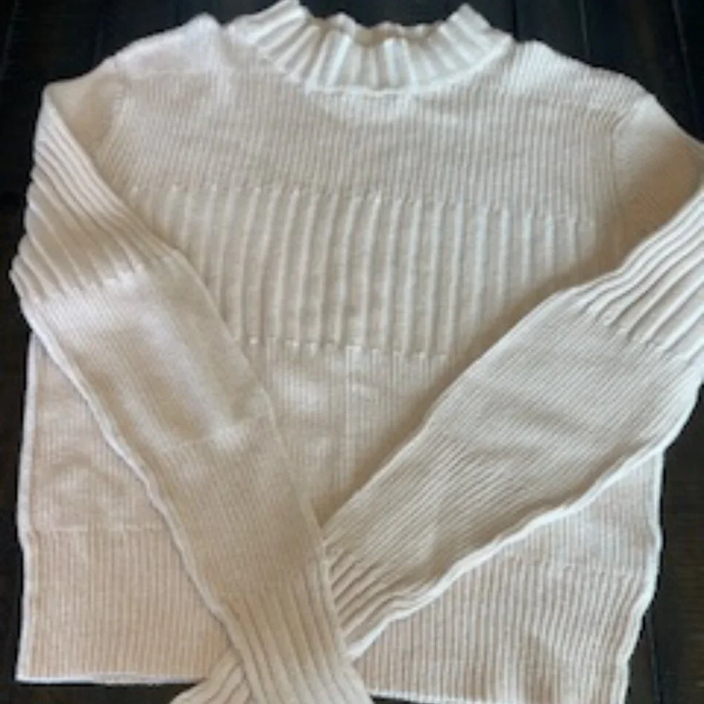 Cropped Turtle Neck. - Picture 3 of 3